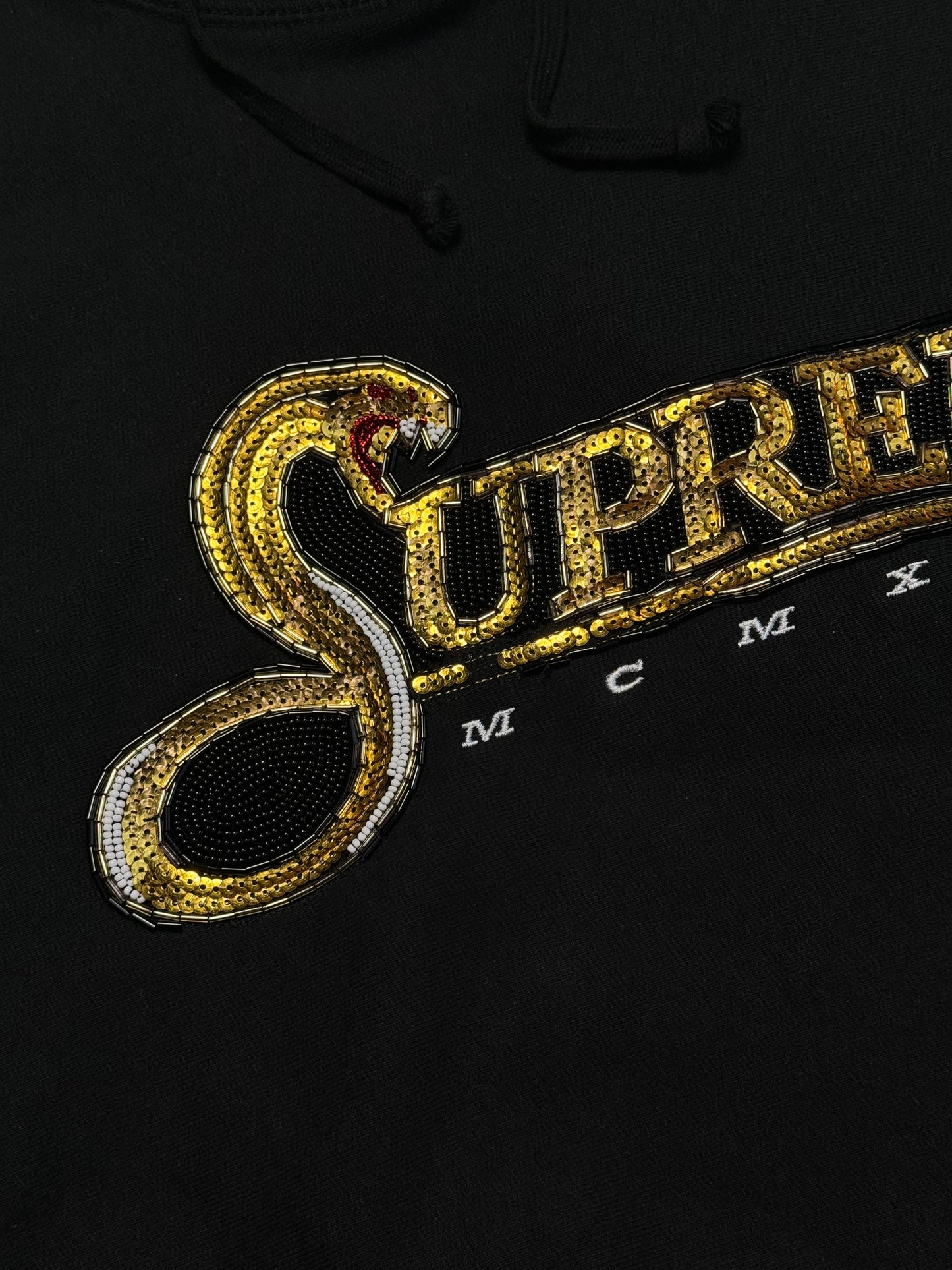 MIKINA SUPREME "SEQUIN VIPER" (BLACK)