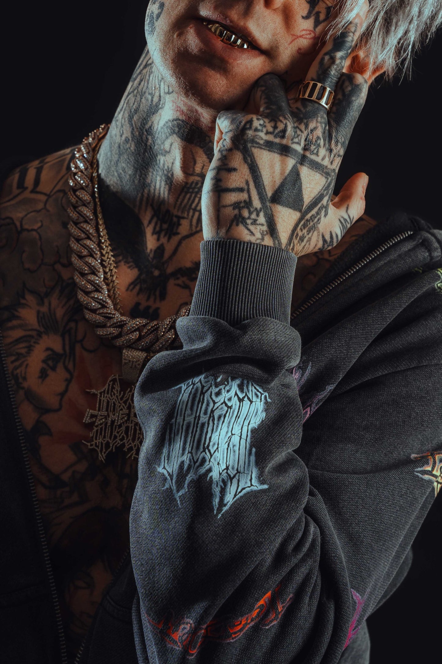 ZIP-UP MIKINA „ICEDOUT WINTER 25“ (WASHED GREY)