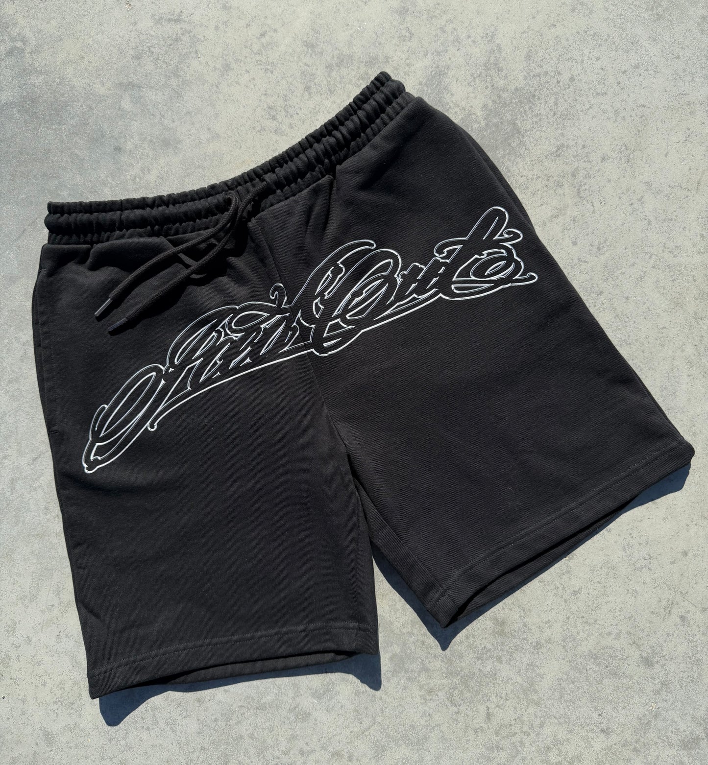 ŠORTKY „HANDWRITTEN OUTLINE“ HEAVY (BLACK)