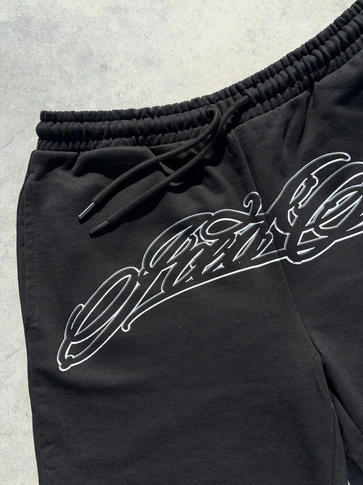ŠORTKY „HANDWRITTEN OUTLINE“ HEAVY (BLACK)
