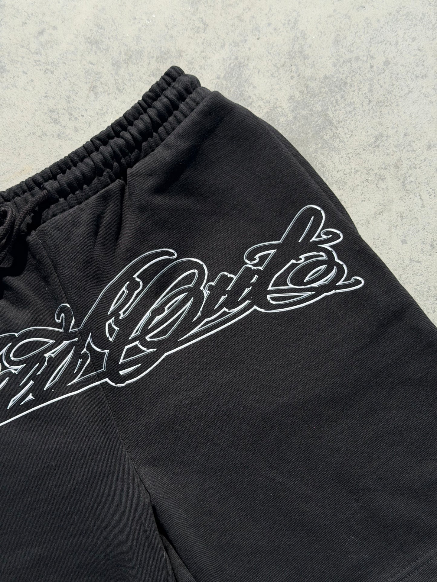 ŠORTKY „HANDWRITTEN OUTLINE“ HEAVY (BLACK)