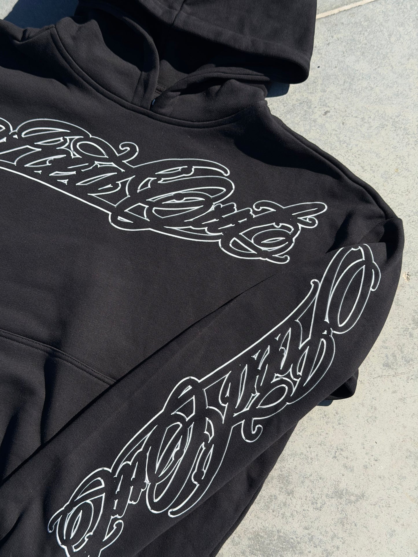 MIKINA „HANDWRITTEN OUTLINE“ HEAVY (BLACK)