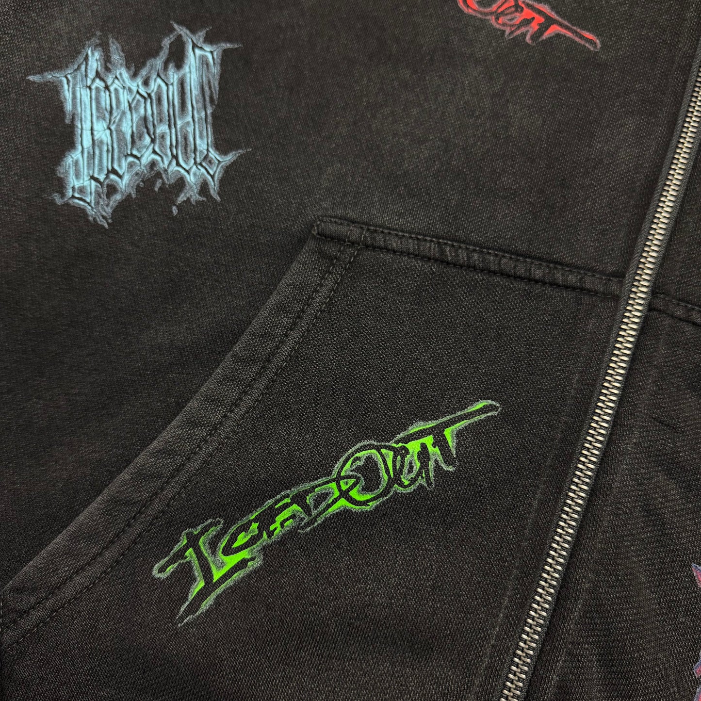 ZIP-UP MIKINA „ICEDOUT WINTER 25“ (WASHED GREY)