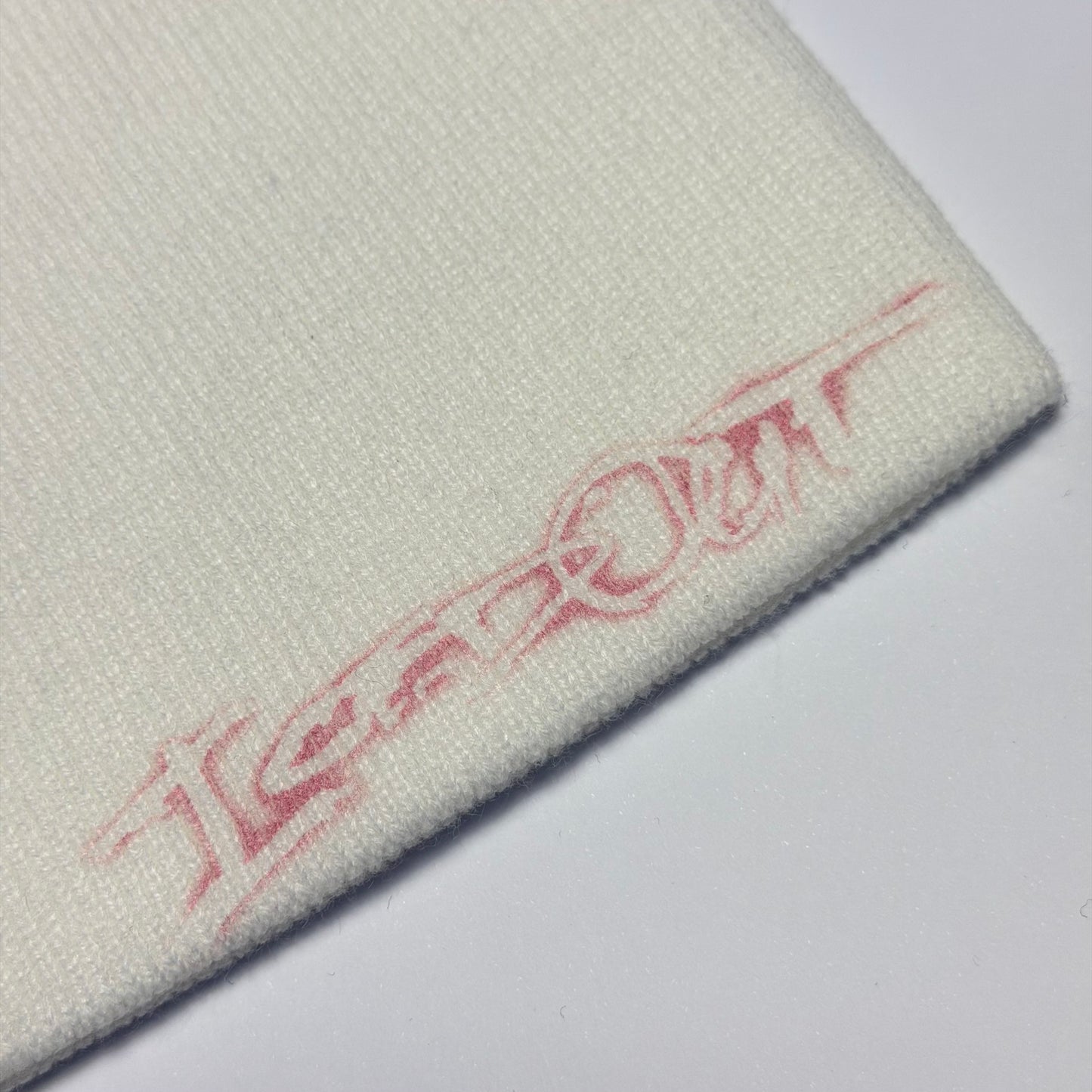 ČEPICE „ICEDOUT WINTER 25“ (WHITE)