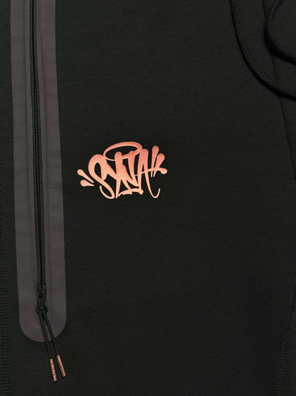 TEPLÁKY NIKE SPORTSWEAR X CENTRAL CEE TECH FLEECE (BLACK)